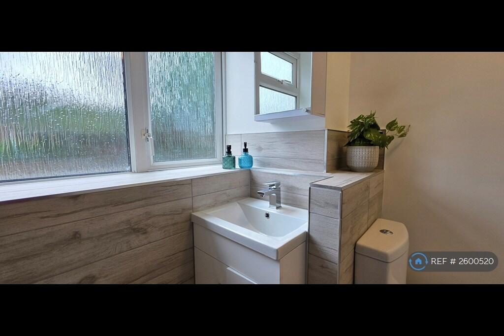 Attractive Modern Bathroom