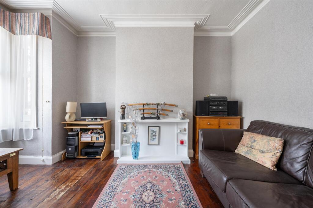 Wynndale Road, E18