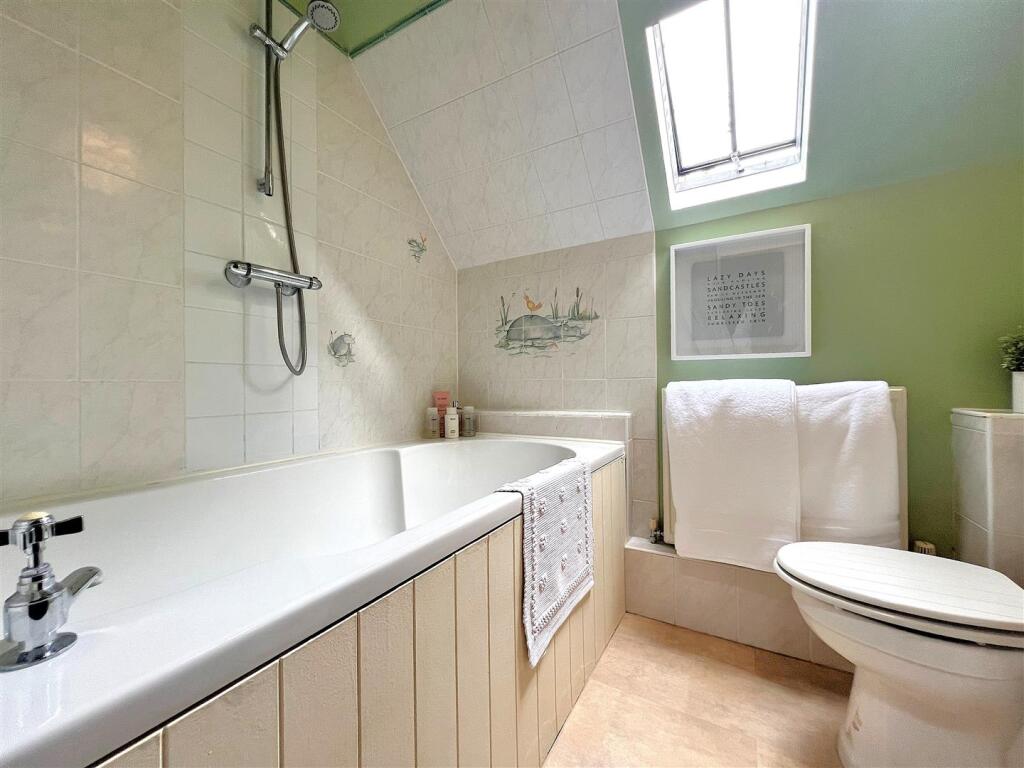 Bathroom 2 L.jpg