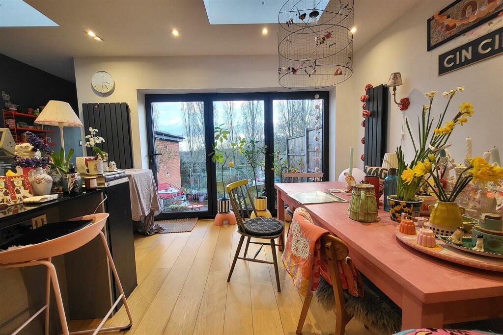 EXTENDED REAR RECEPTION ROOM: DINING AREA:
