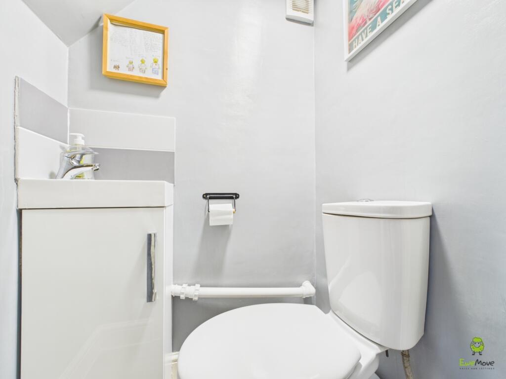 CAM03779G0-PR0302-STILL001