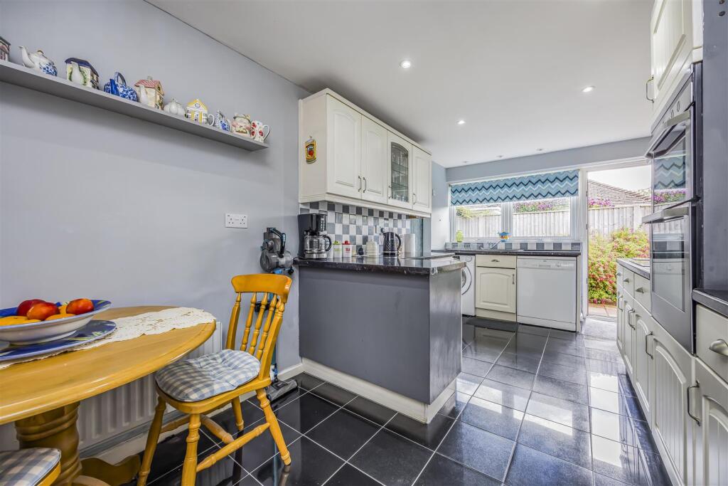 32 Maybush Drive, Emsworth-PorticoMarketing-Nexa-1