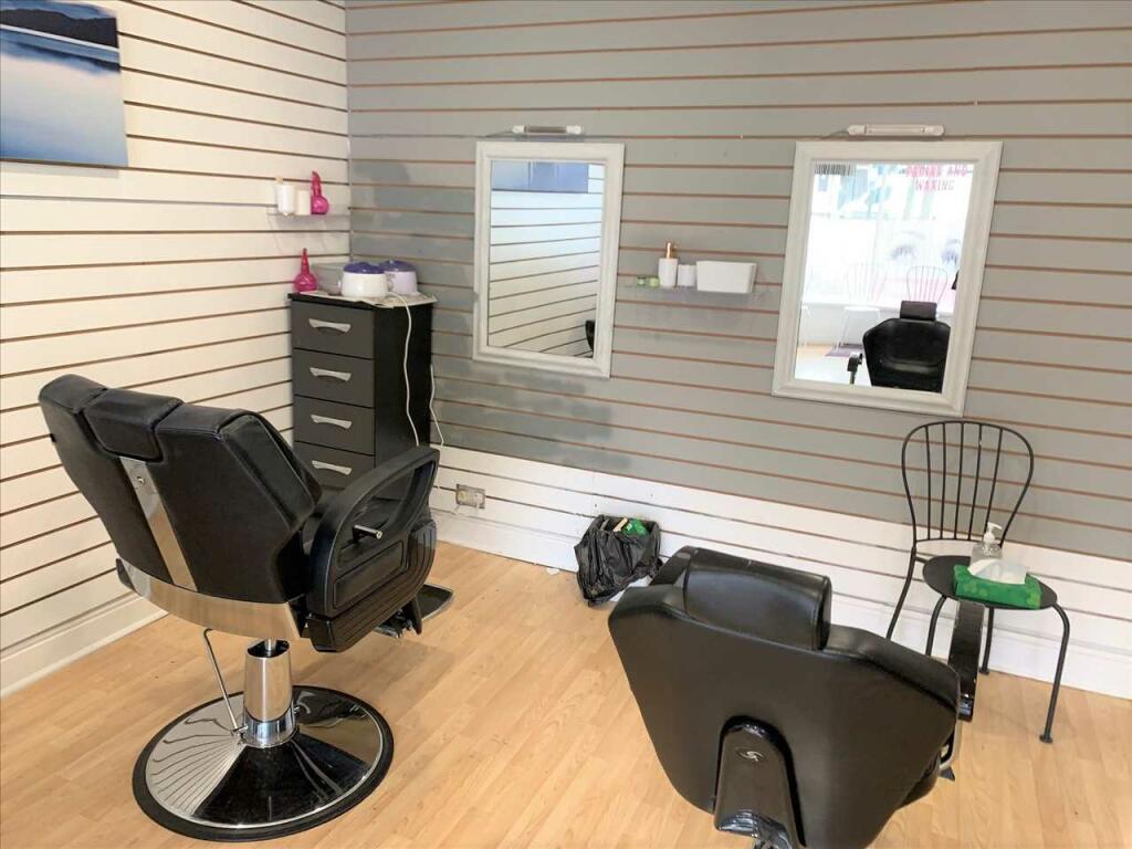 SALON RECEPTION