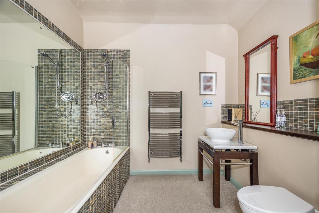 FAMILY BATHROOM