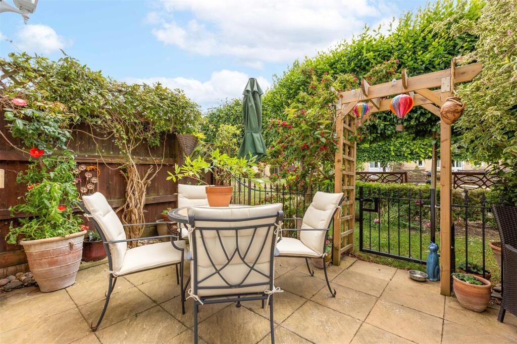 Entertaining Courtyard