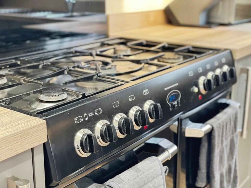 1b005f9d--4FFF-8FCE-8A803C860052-12272-00000FB9329