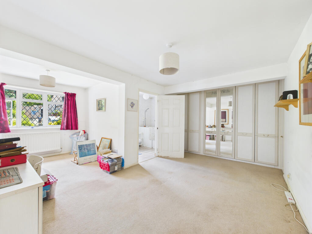 CAM01354G0-PR0550-STILL003