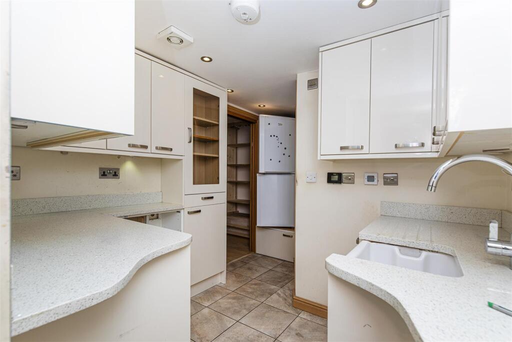 Bramleys Estate Agents - Height Green - Sowerby Br