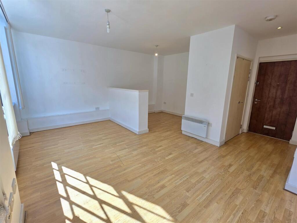 Lounge/Bedroom Area