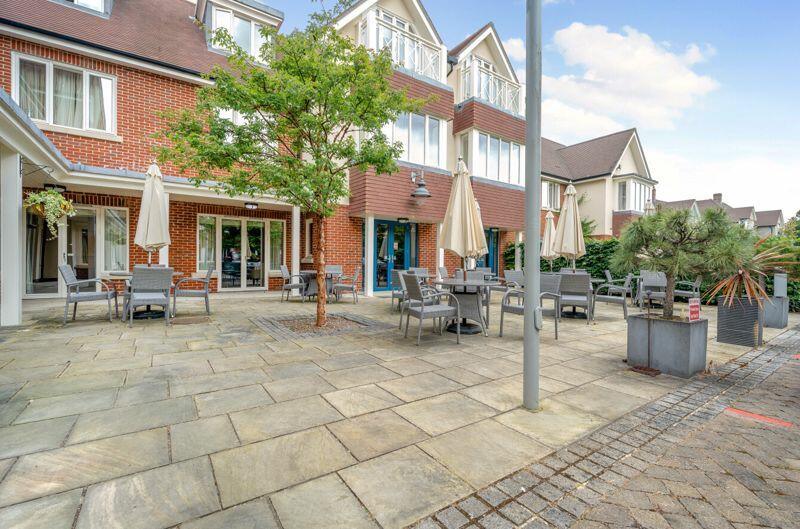 Cotton's café outdoor seating