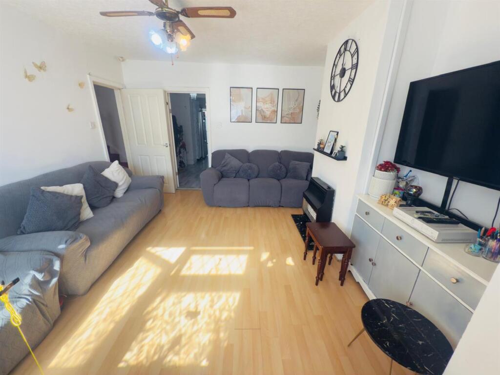 WhatsApp Image 2025-09-25 at 15.34.22_d26cd0d8.jpg