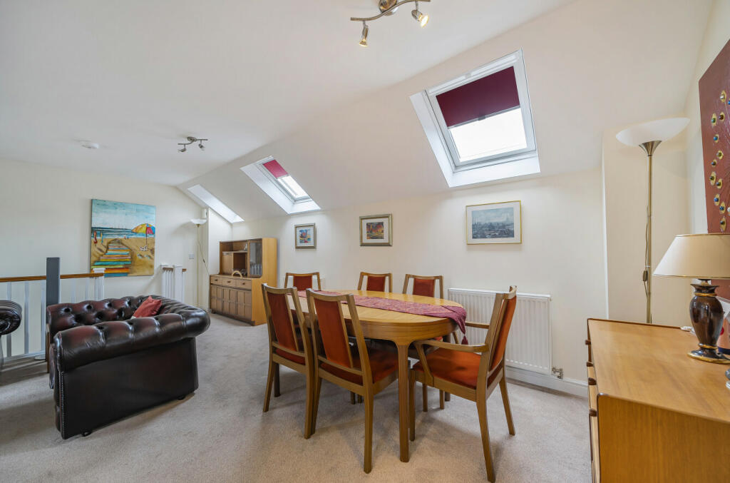 Lounge/Dining Room