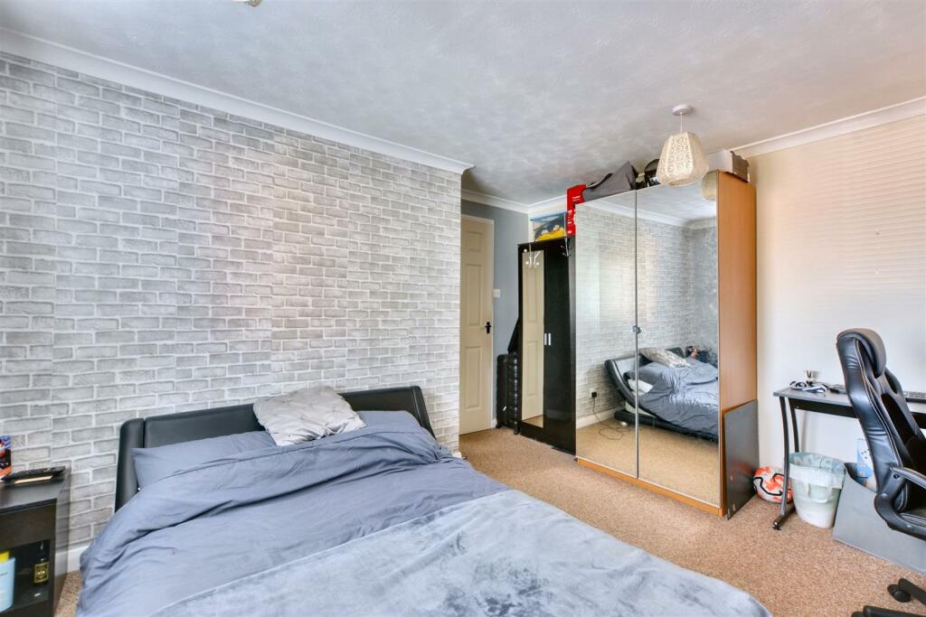 Bedroom 1_2.jpeg
