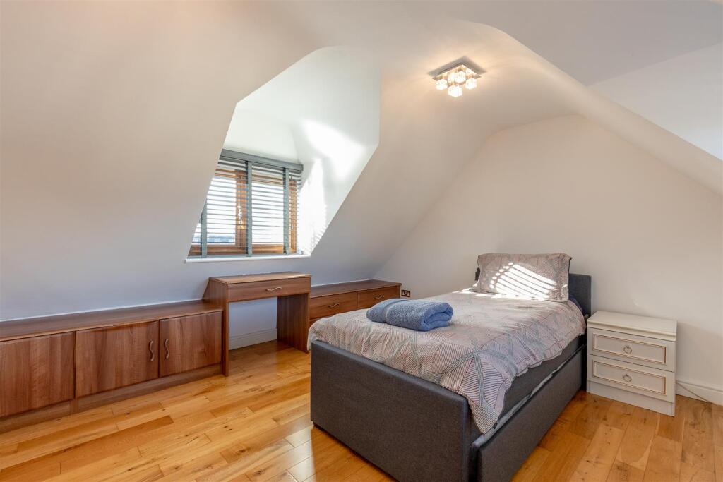 Church Road, Frampton Cotterell Bed 2b.jpg