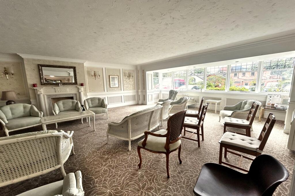 Communal Lounge 