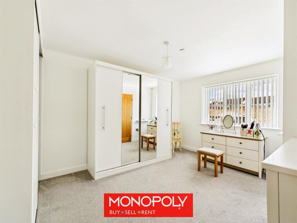 Dressing Room - Bedroom 4.jpg