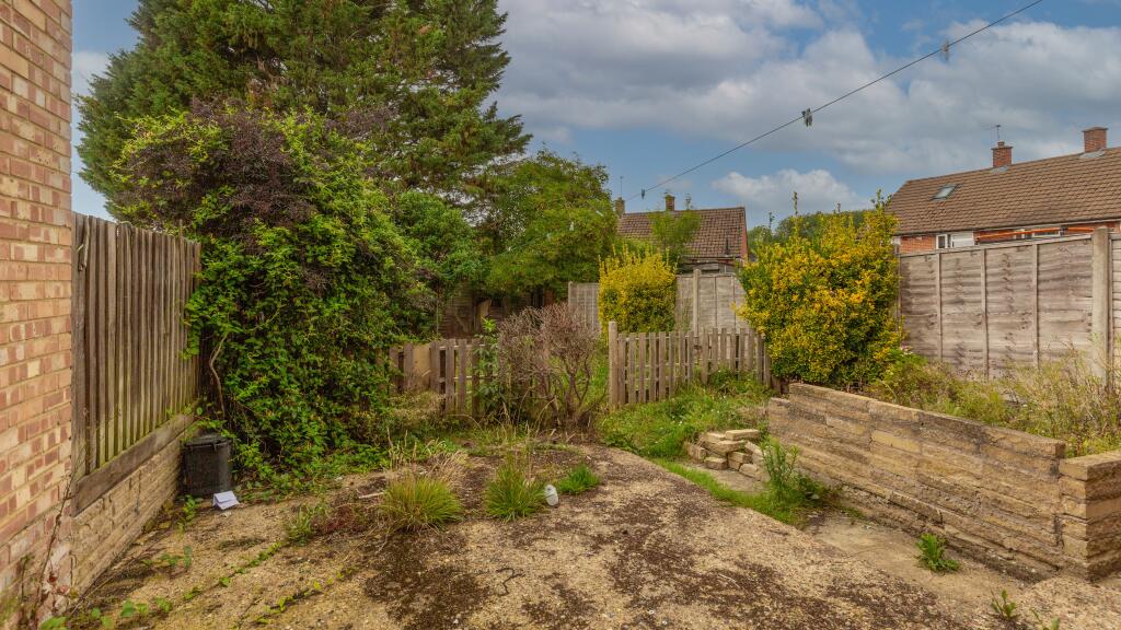 25 Pirbright Crescent, New Addington, Croydon, CR0 0RT