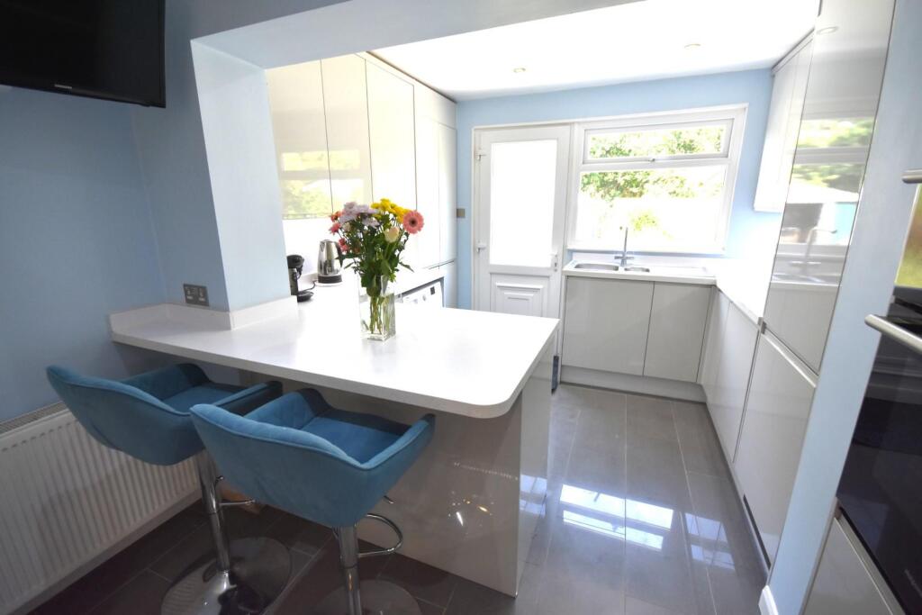 KITCHEN/BREAKFAST ROOM