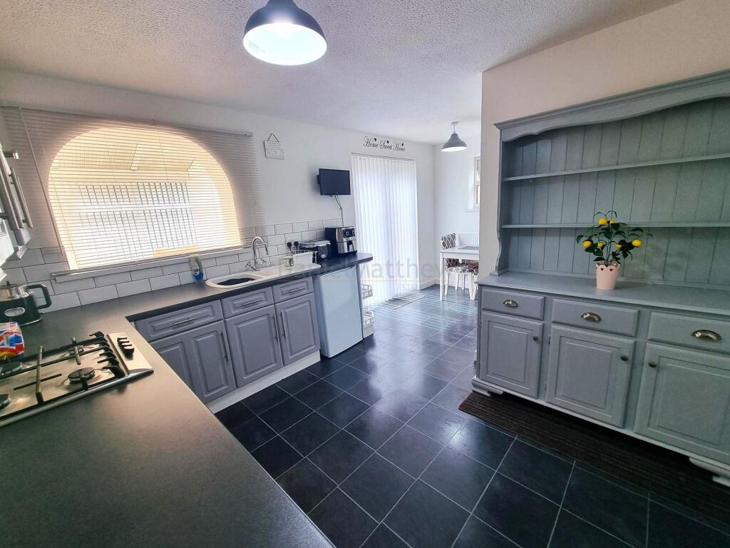 Kitchen/ Breakfast Room