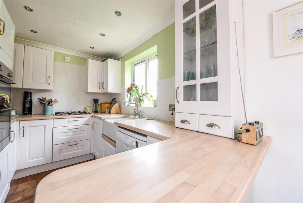 85 Wyphurst Road GU6 Crowes Cranleigh  (4 of 19).j