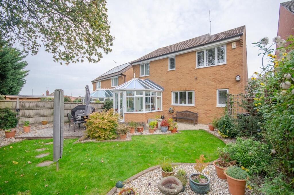 Rear garden pic 2.jpg