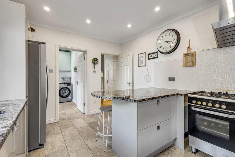 KITCHEN/BREAKFAST ROOM
