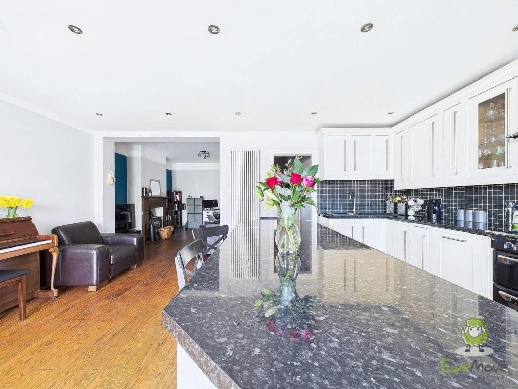 CAM01543G0-PR0119-STILL015