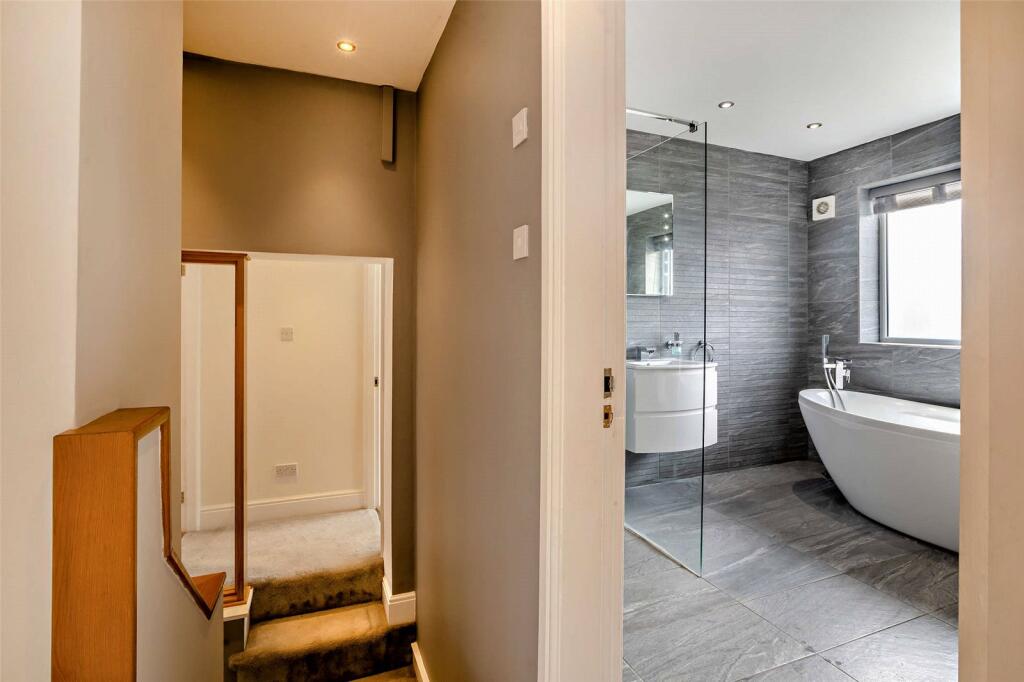 Landing/Bathroom