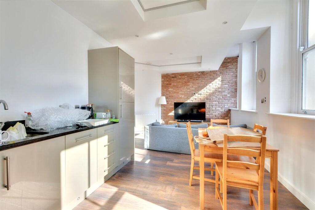 Kitchen_2.jpeg