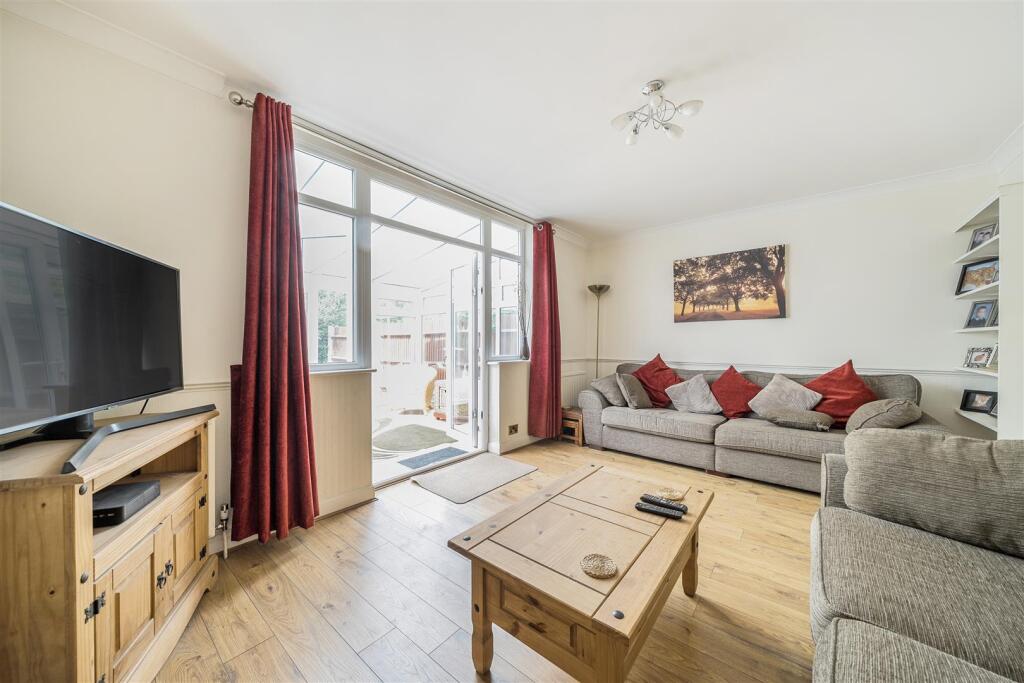 Frankland Road - Lounge.jpg