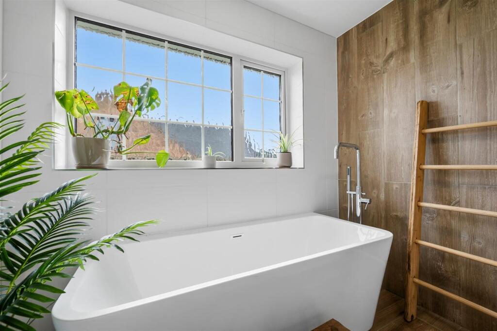 Bathroom - standalone bath.jpg
