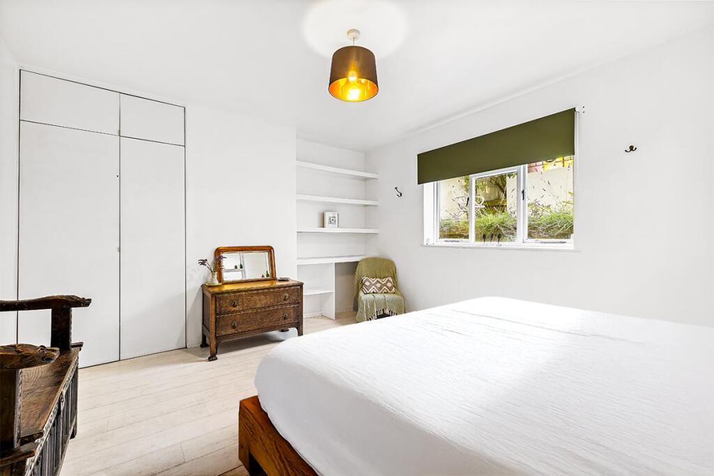 5a Bath Street - Bedroom 1 (1).jpg