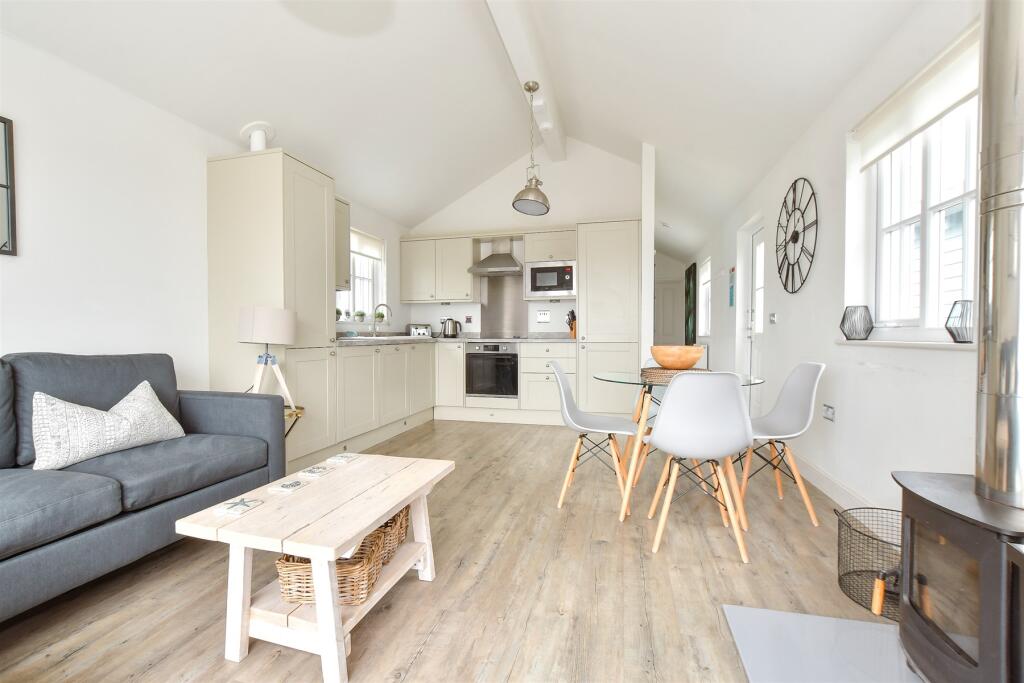 Kitchen/ Living Room