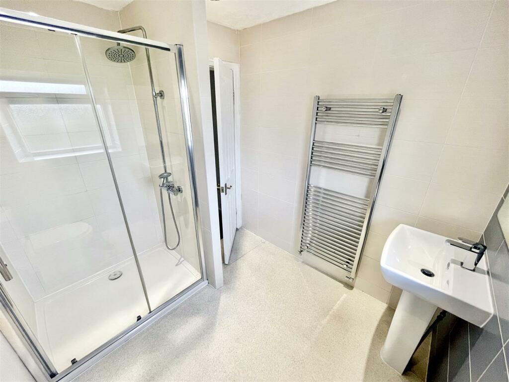 Shower Room Aspect 2.jpg