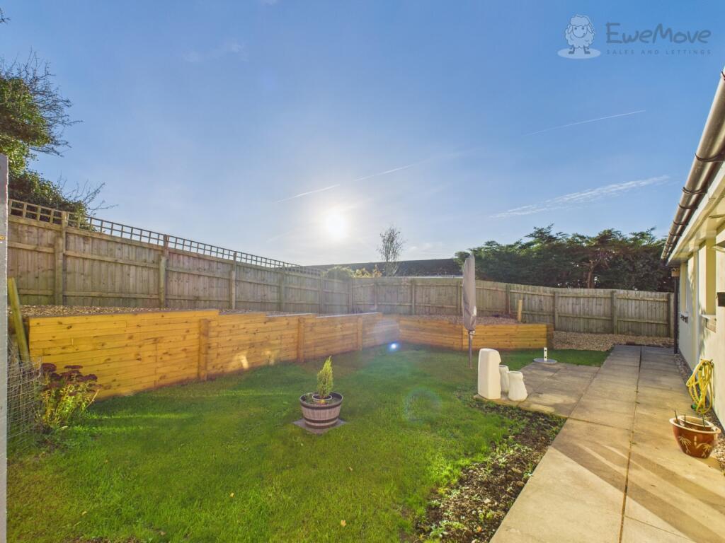 EWEMOVE SOUTH MOLTON - REAR GARDEN