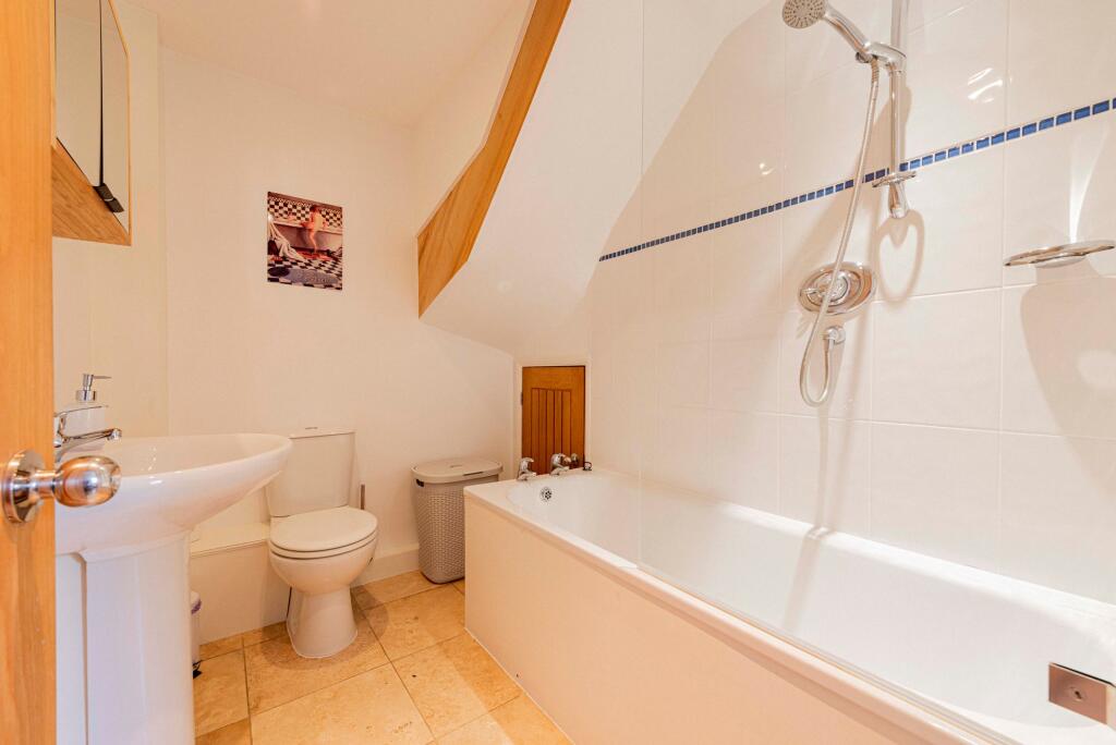Annexe Bathroom W.C (1)