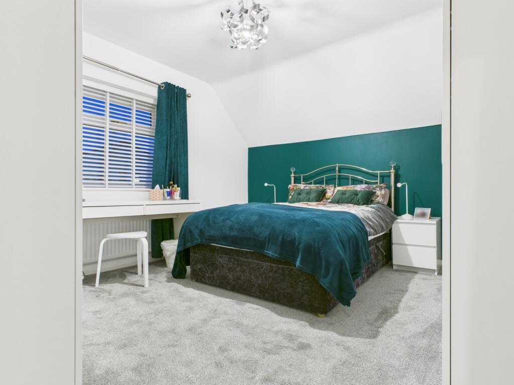 CAM03729G0-PR0201-STILL029