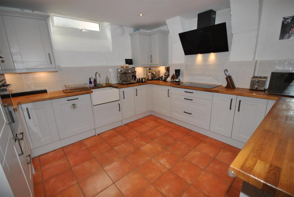 KITCHEN/BREAKFAST ROOM