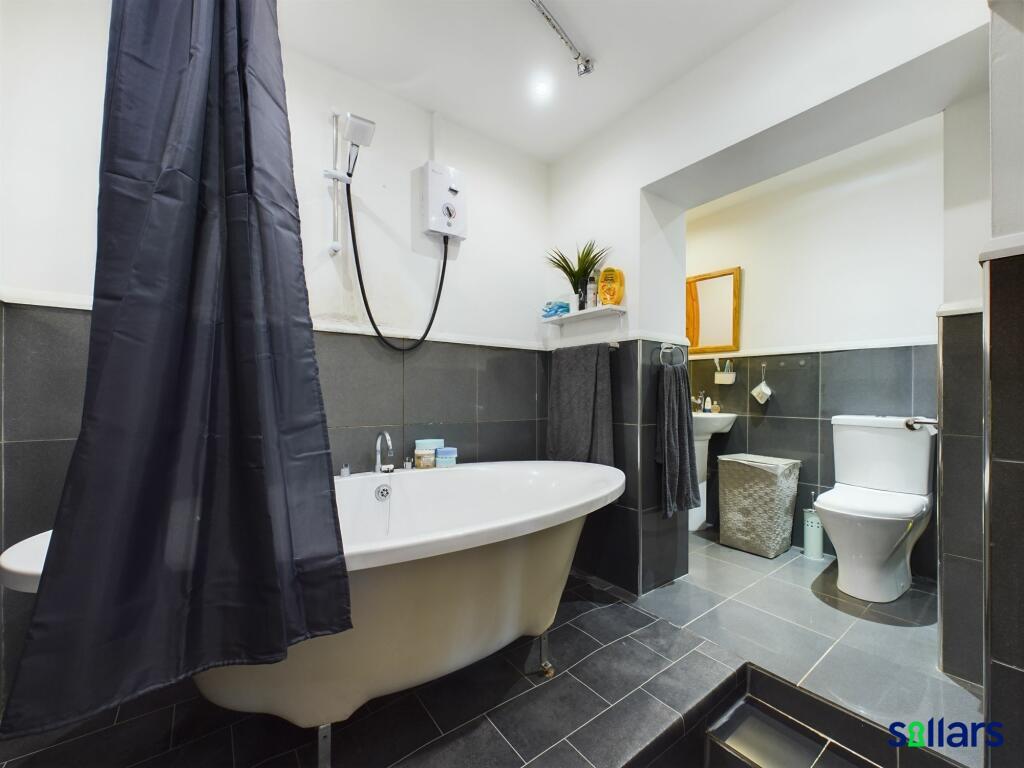 Apartment 4 - Bathroom