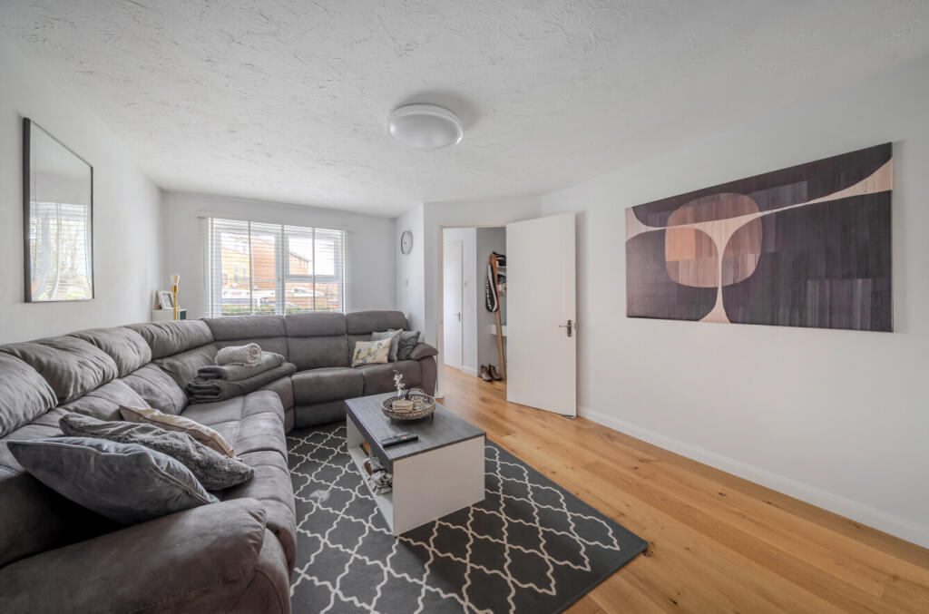 1384751-23-692971...