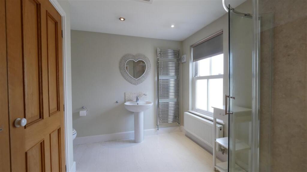 Ensuite shower room