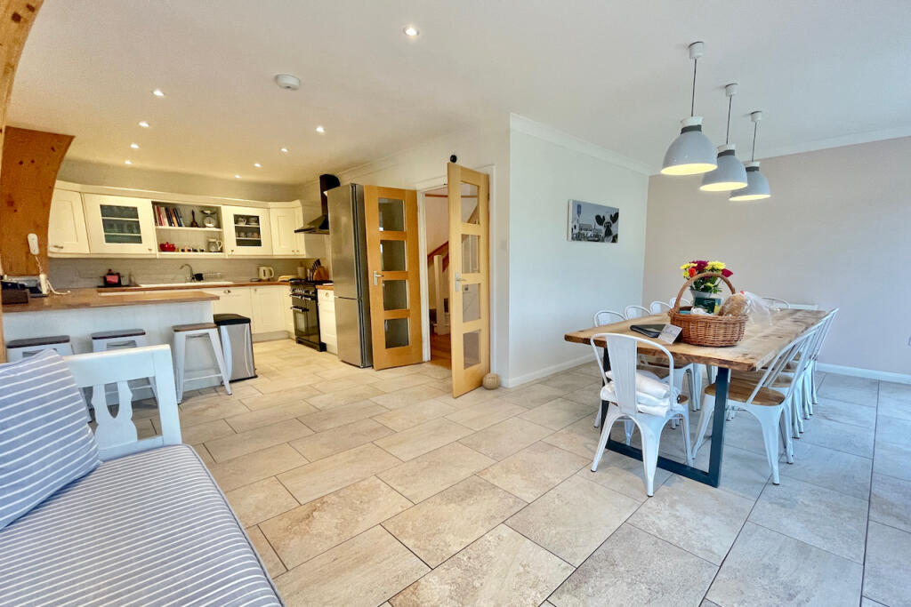 Dining Room &amp; Kitchen