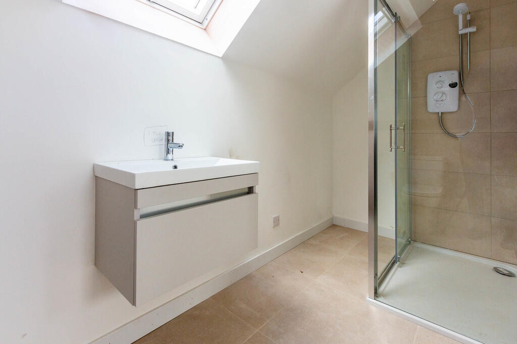 Ensuite shower ro...