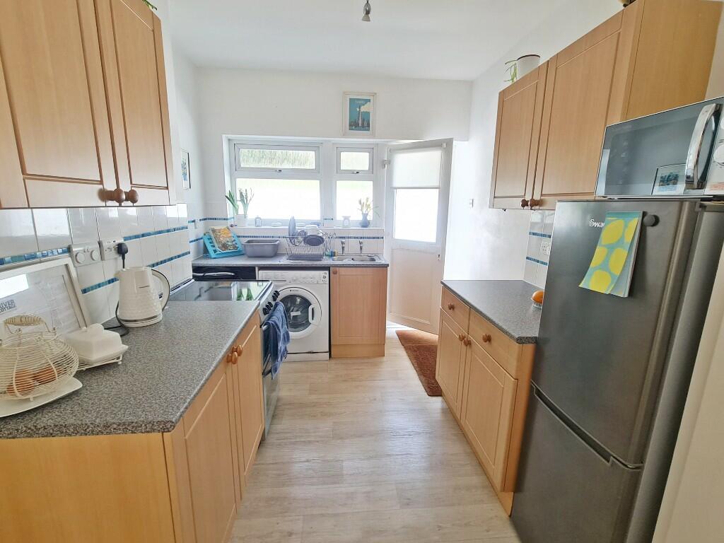 Kitchen Private Ent'