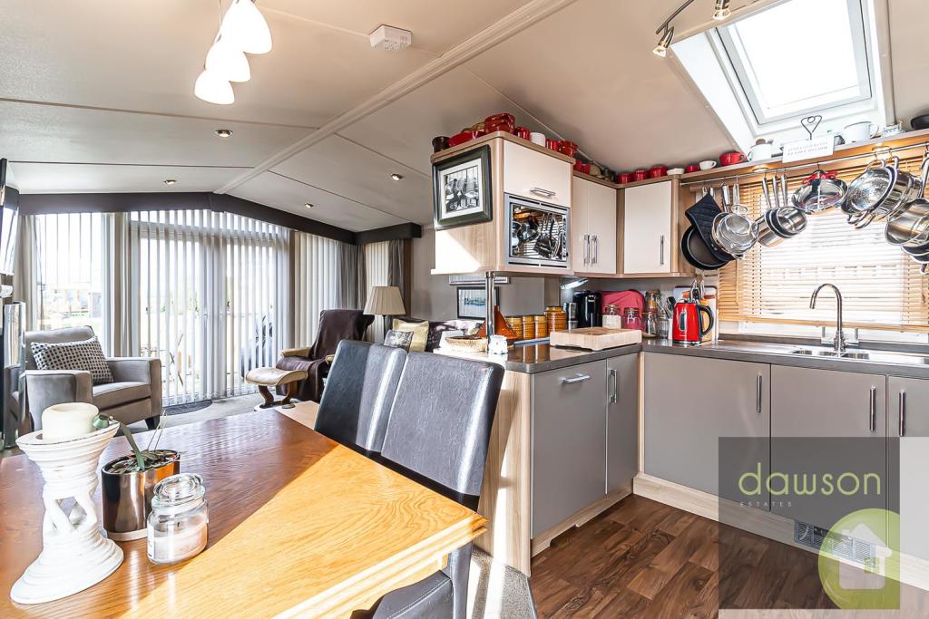 Lounge/Kitchen