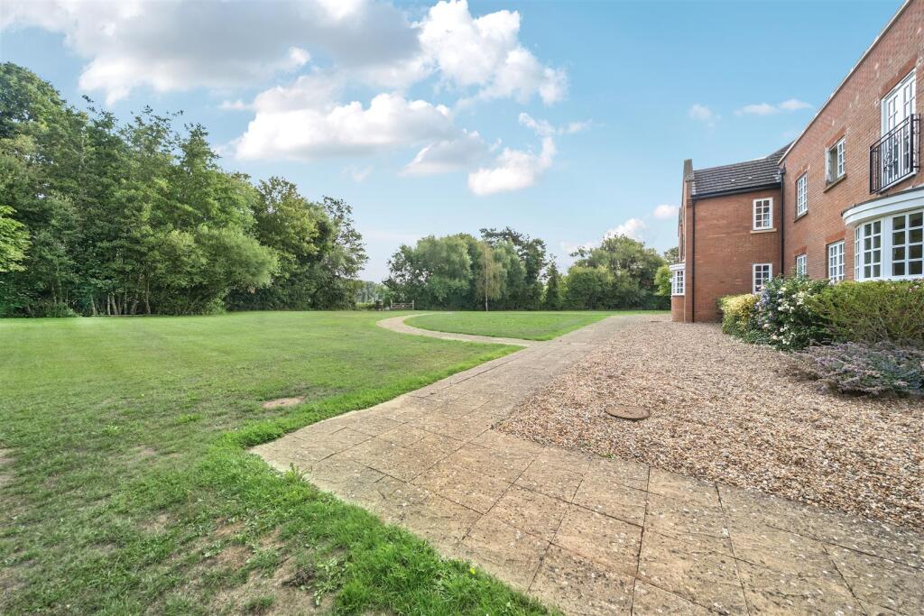 73 Reffield Close, Towcester (5).jpg