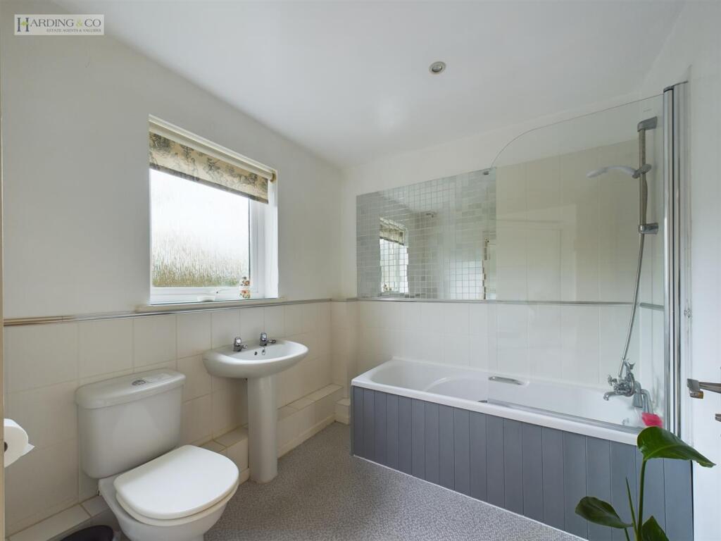 Bedroom 1 En Suite.jpg