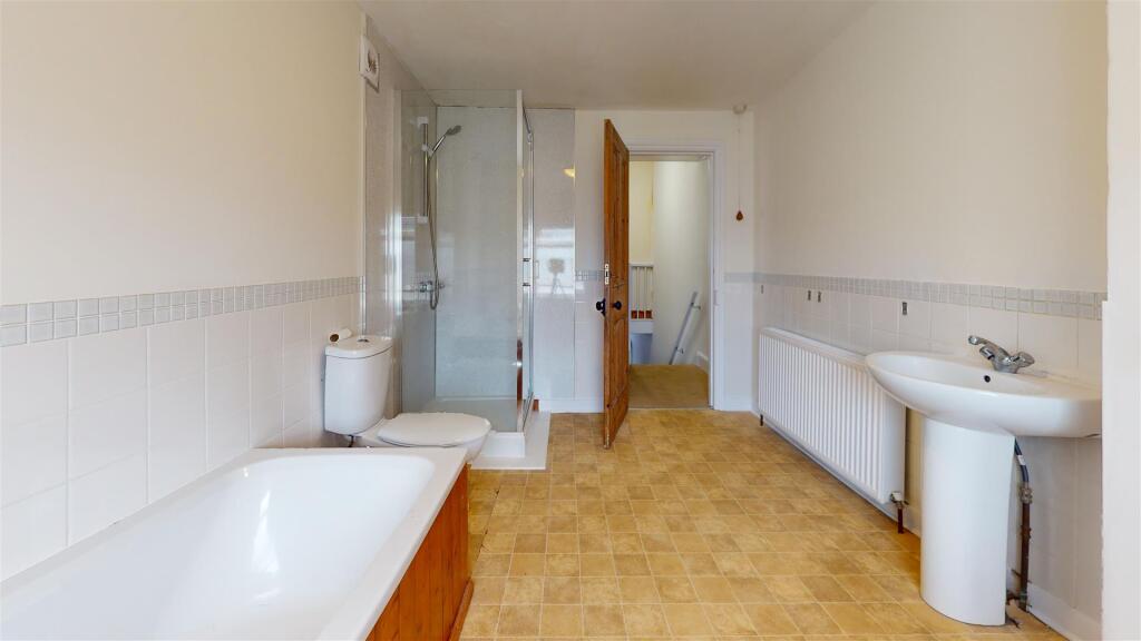 Bathroom (11).jpg