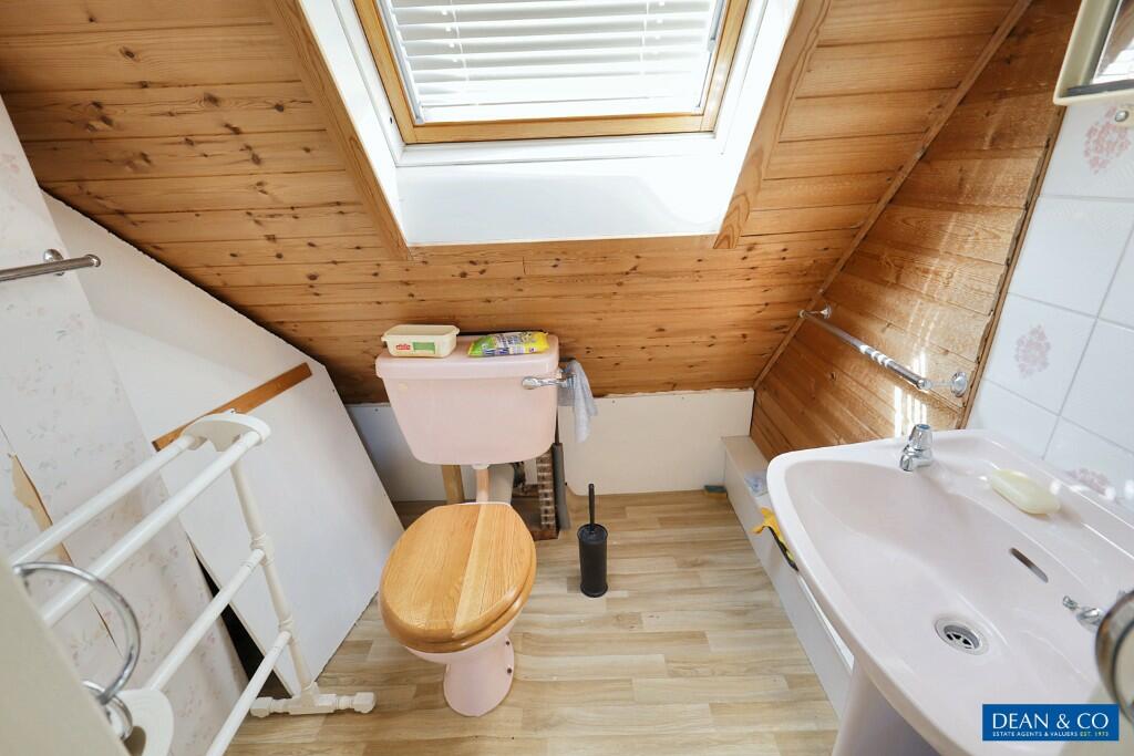Bed 1 En Suite W.C.
