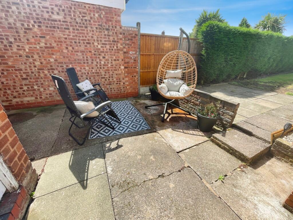 Patio AreaLounge/Dining Room